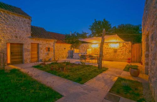 Heritage House Vrime - stone house with heated pool - Photo 58