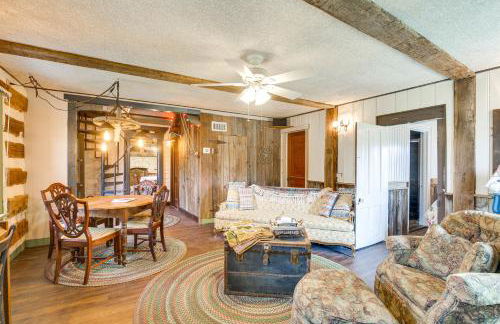 Hot Tub and Creek Views Secluded Perryville Cabin - Foto 6