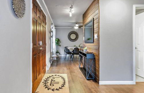 Modern Family Haven Fenced Yrd GrillFirepit - Foto 8