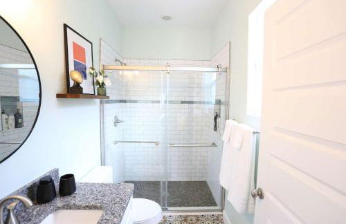 The Champion's Suite Newly Built Upscale Central - Photo 8