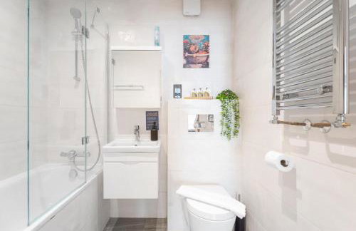 Modern 2 Bedroom 2 Bathroom Apartment With Balcony Near Shoreditch Sleeps 6 - Foto 7