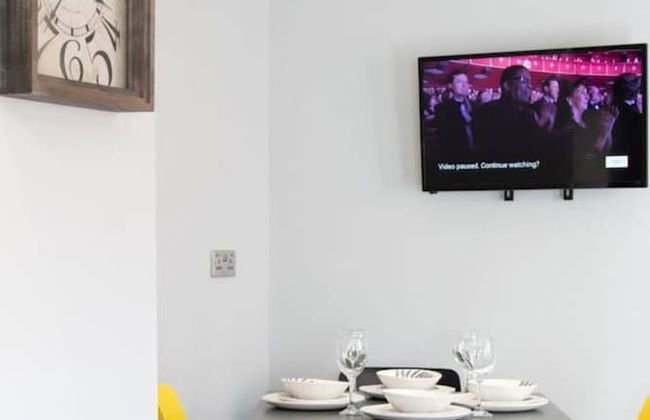 Immaculate 5-bed House in the City Centre Ashford - Photo 16