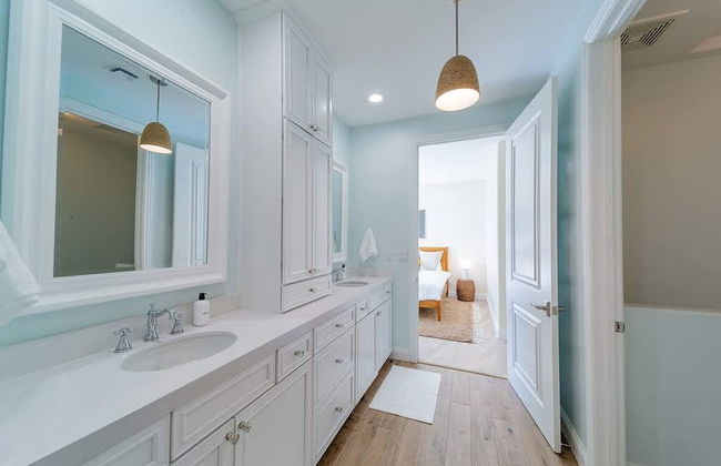 Vanderpump Rules Lake Havasu Luxury Villa w Pool - Photo 52