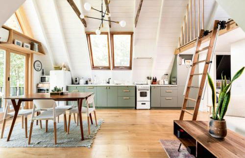 Modern A-Frame Cabin with Loft, Firepit and Grill - Foto 1