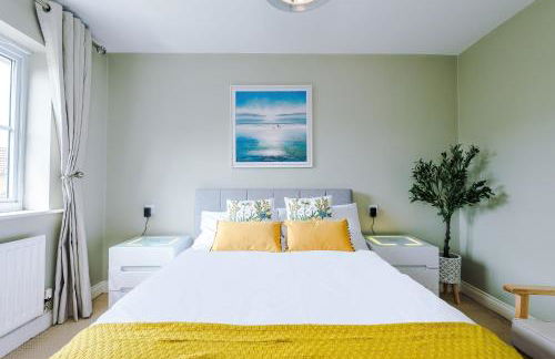 Beach Retreat with Hot Tub Sleeps 8 - Foto 32