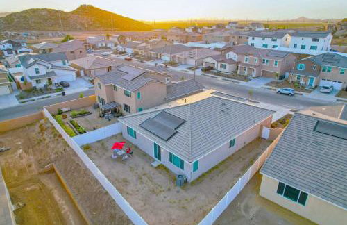 Entire Private Home with 4 Bedrooms 2 Bathrooms, Mountain Edge, New House, Ranch, Gated Yard, Available Now - Foto 48