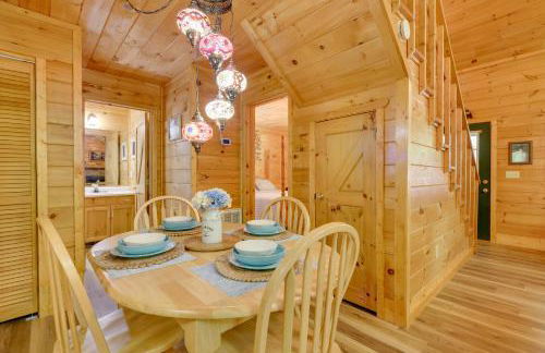 Secluded Cross Creek Cabin with Deck and Fire Pit! - Foto 3
