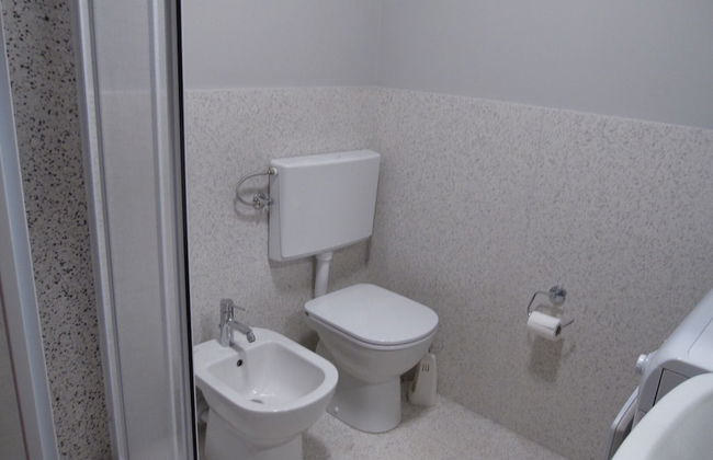 Modern Flat With Balcony and Lift at Grado Pineta - Photo 8