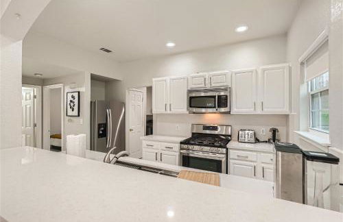 Chic 8BR Retreat Central East Austin for Large Groups - Foto 10