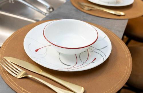 Rustic Luxe Loft , A King Bed Hideout with Edge - Foto 17