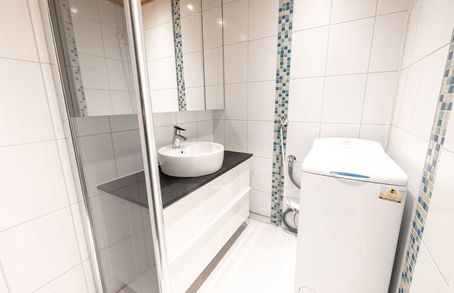 2ndhomes Modern 1BR Home w Sauna&Balcony - Foto 16