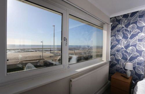 Fabulous beachfront 3 bed house with parking - Foto 45