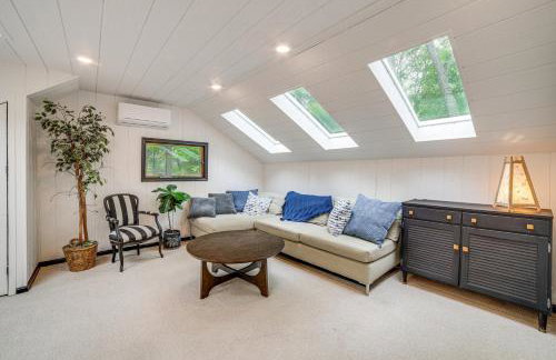 Sawyer Retreat with Fire Pit Less Than 2 Mi to Beaches! - Foto 15