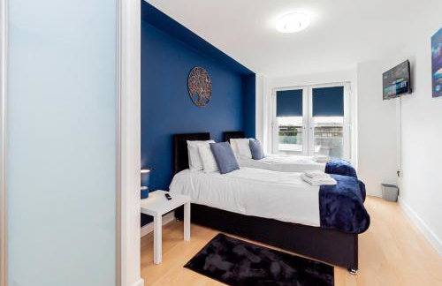 Contractors 4 Beds 2 BathroomsTown Centre Parking - Foto 1