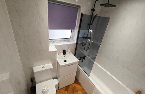 Lovely 2 Bedroom Modern Ground Floor Flat - Foto 9