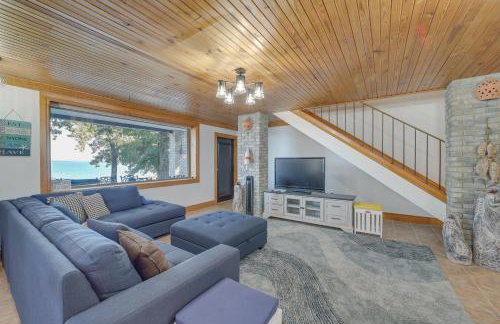 Lakefront Eufaula Escape with Dock and Private Beach! - Foto 3