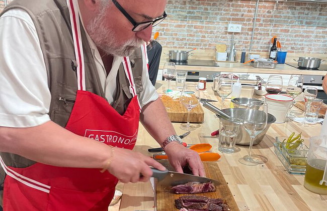Clase de cocina vasca inmersiva para grupos pequeños en Bilbao con barra libre - Foto 8