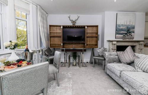 Central Park Suite by Grandeur Property - Photo 5