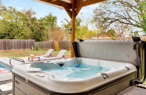 Manchaca 4 bedroom sleeps 10 Pool and Hot tub - Photo 57