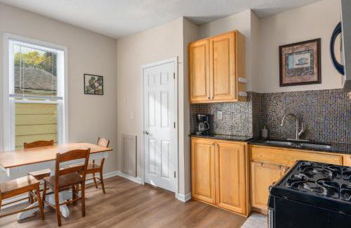 2BR Apartment Near Downtown with Workspace - Snapdragon - Foto 5