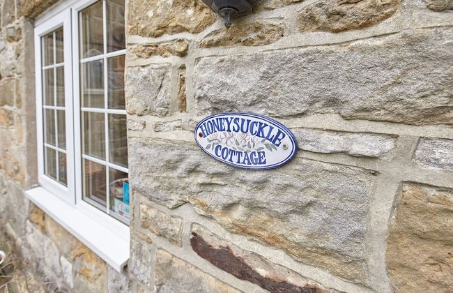 Host Stay Honeysuckle Cottage - Photo 26