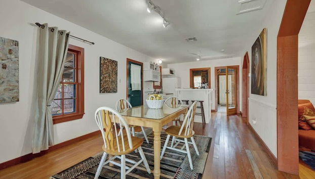 Nandina Cottage Hot-tub Four Minutes to Marktplatz! - Foto 5, Habitación