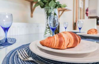 Spacious 4-Bed Home, Perfect Stay with Free WiFi - Foto 53