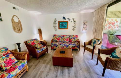 Direct oceanfront Magic Sands beach condo - Pool, AC, 2B2B, sleeps 6 - Foto 12