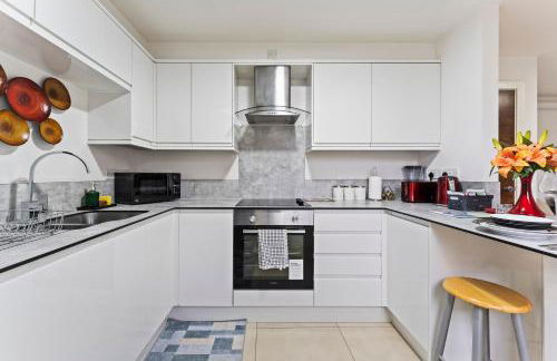 Bloom Court -Sleeps 6-Free Parking with Workspace & High-Speed WiFi - Foto 15