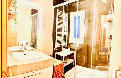 Chalet Familiar Jardín a 15 min centro y Warner - Foto 10