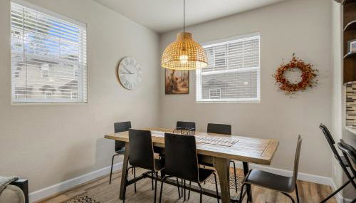 Mountain Peaks Getaway 4BR4BA Pet-Friendly Central AC Near Downtown Trails - Foto 4, Other