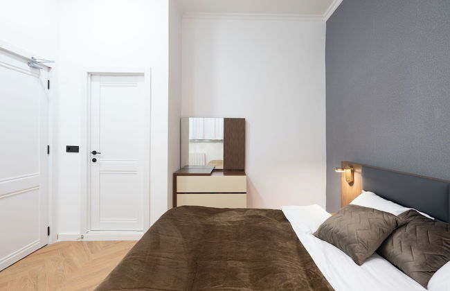 Chic & Modern 4BR Home in Old Tbilisi - Photo 6