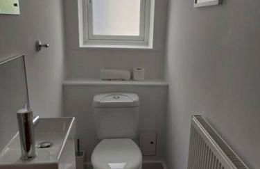 Charming 2 BedRoom Tredegar Gem. Sleeps 4 - Photo 6