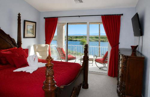 RIVERFRONT RUBY RED HOME WITH PRIVATE DOCK & View - Foto 13