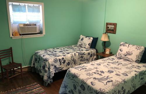 Beach Front on the Bay in our Rustic, Pet Friendly Cottage home - Photo 30