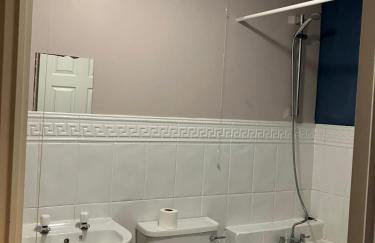 Spacious Home in Walsall with Parking & Garden - Foto 12