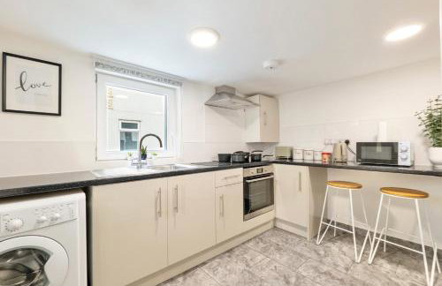 Large One Bedroom Apartments Southsea Sleeps 3 - Free Parking - Foto 16