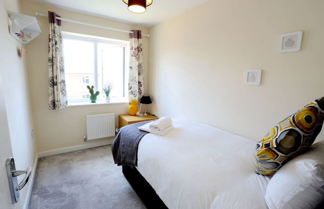 Birmingham Airport/NEC Beauty Homebase - Photo 2