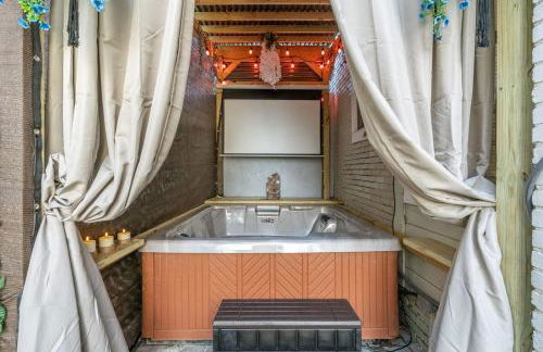 Mara Retreat with Fire Pit-Grill-Patio-Games-Jacuzzi - Photo 43