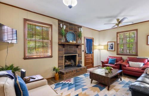 5BR Woodland Retreat on 7 Acres with a Pond - Foto 26