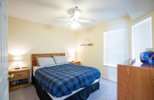 Amazing Lake Views with Pool, Loft, & Balcony - Foto 21