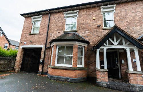 Modern Spacious 2 Bed Apartment Wolverhampton with Free Secure Parking - Photo 18