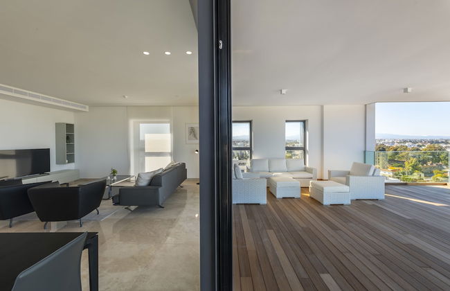 Central Park Residence - Photo 6