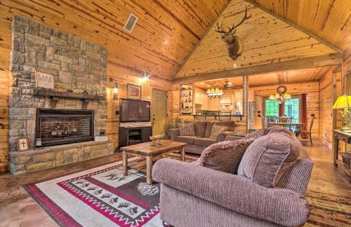 Spacious Family Home with Fire Pit by Norfork Lake! - Foto 4