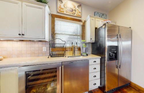 Spacious Lakeview Townhouse Sleeps 8 Deck Grill - Foto 13