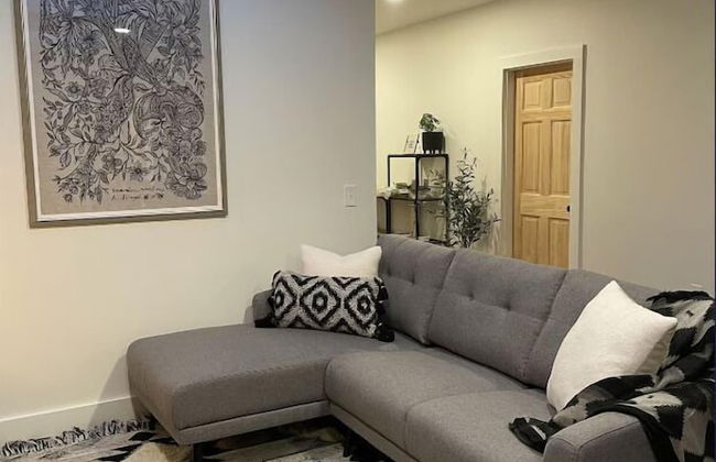 Cottage Street Downtown New Apartment - Photo 11