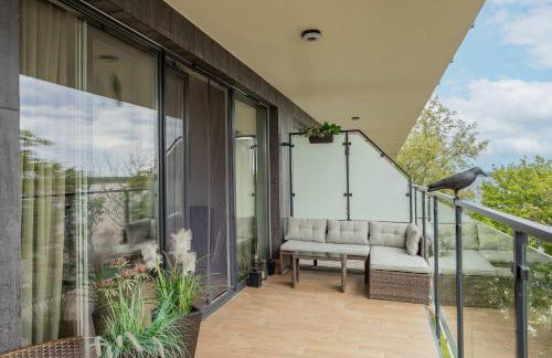 Stylish Apartment by the Lake with Balcony in Zegrze by Noclegi Renters - Foto 8