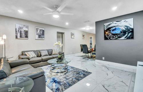 Three Bedroom Pool Home with Modern Interior Design - Foto 3