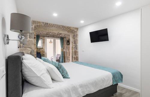 Heritage apartman Geza in centar with private parking - Photo 15