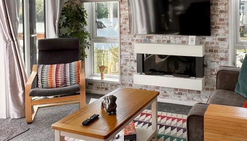 Rolo's Lakeside Lodge With Hot Tub & Hi-Speed Wifi - Foto 3